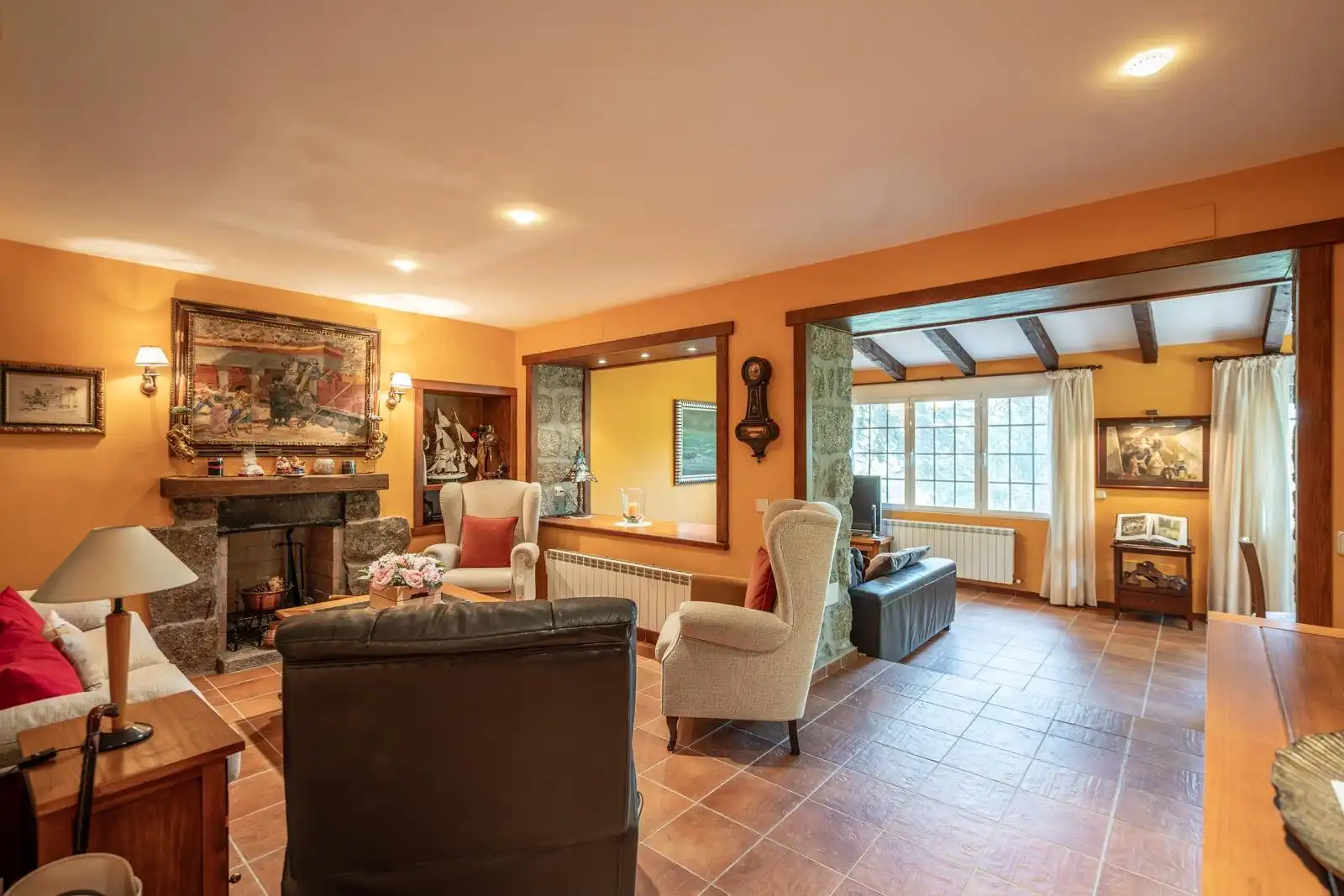Sala de estar de Finca rústica en venta en El Barraco  con Calefacción, Jardín privado y Terraza