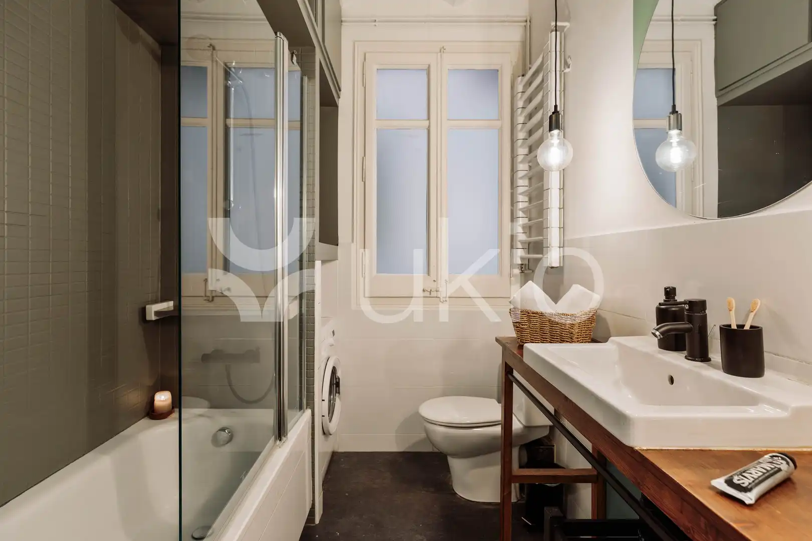 Baño de Apartamento de alquiler en Barcelona con Aire acondicionado, Calefacción y Amueblado