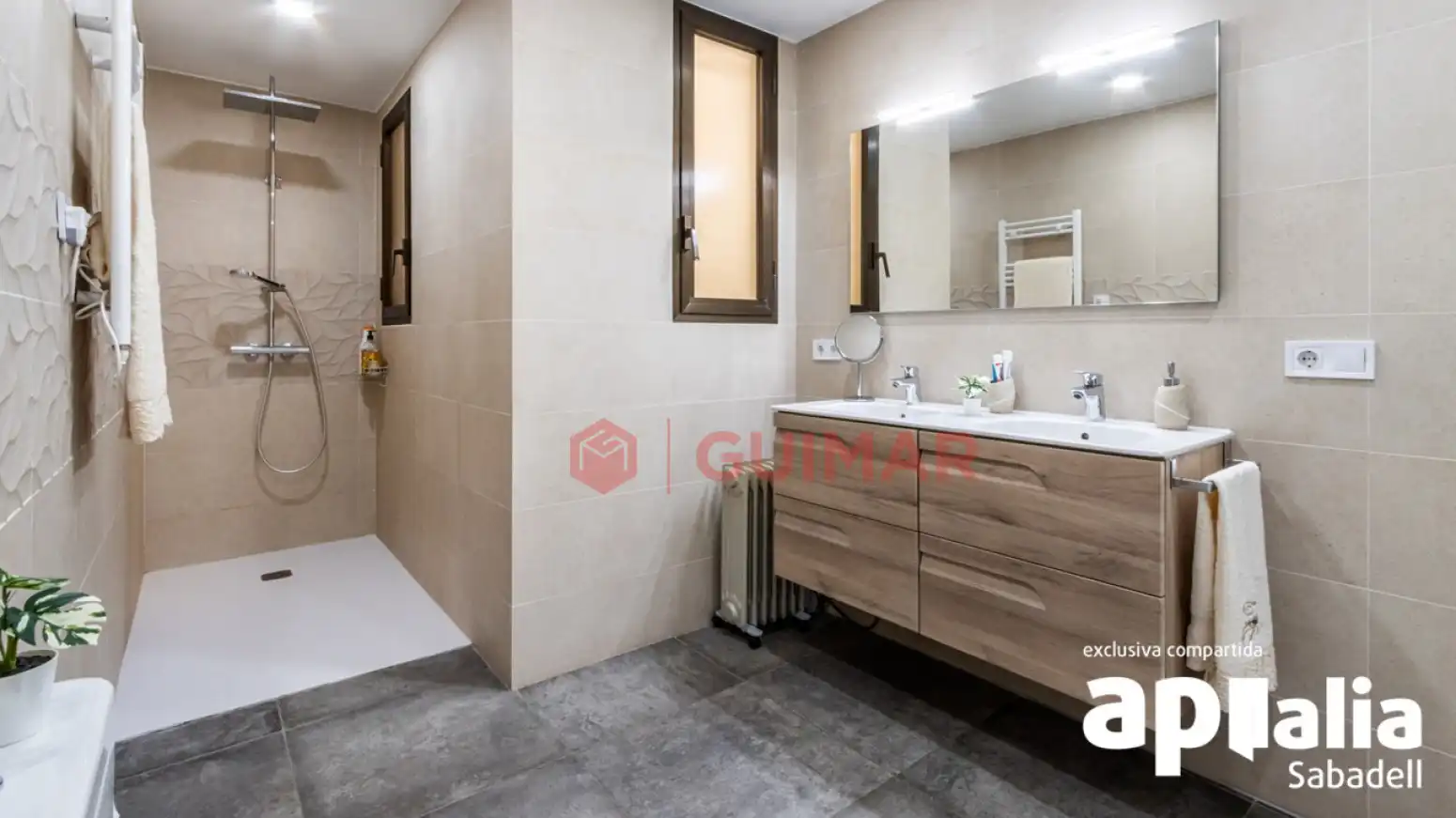 Bathroom of Flat for sale in Sabadell  with Air Conditioner, Heating and Private garden