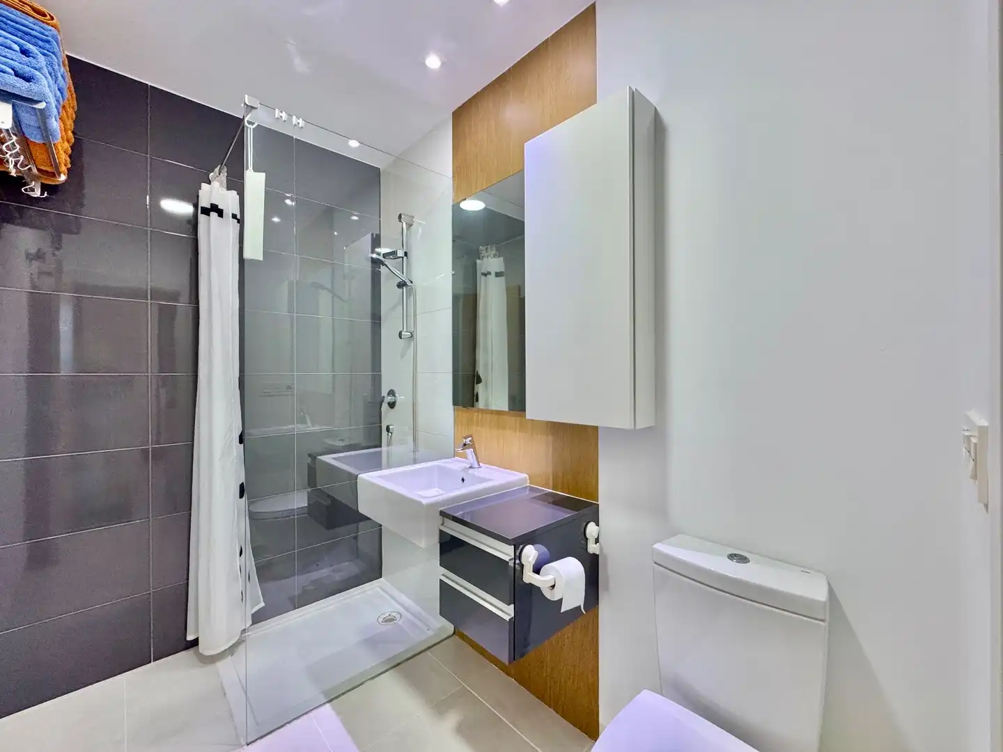Bany de Apartament en venda en Orihuela amb Jardí privat, Traster i Piscina