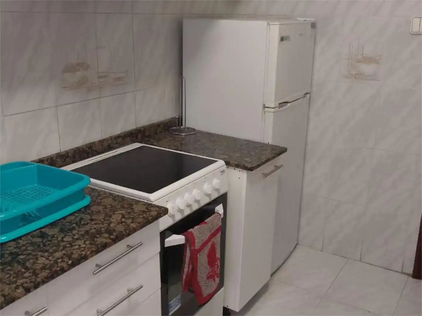 Kitchen of Flat for rent in Gijón   with Parquet flooring, Furnished and Oven