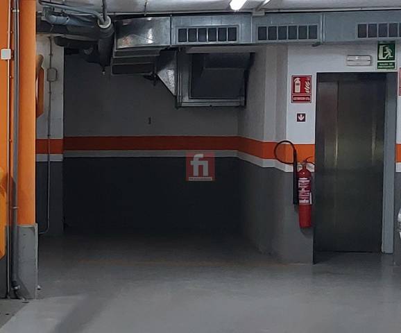 Garaje en Alquiler en Zurbano en Centre