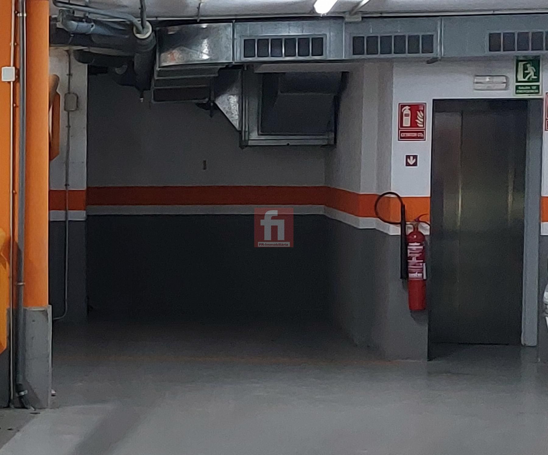 Garage to rent in Zurbano, Centre , Centre - Sant Oleguer