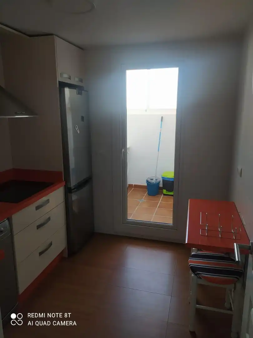 Küche von Wohnung zur Miete in Almería mit Klimaanlage, Privatgarten und Möbliert