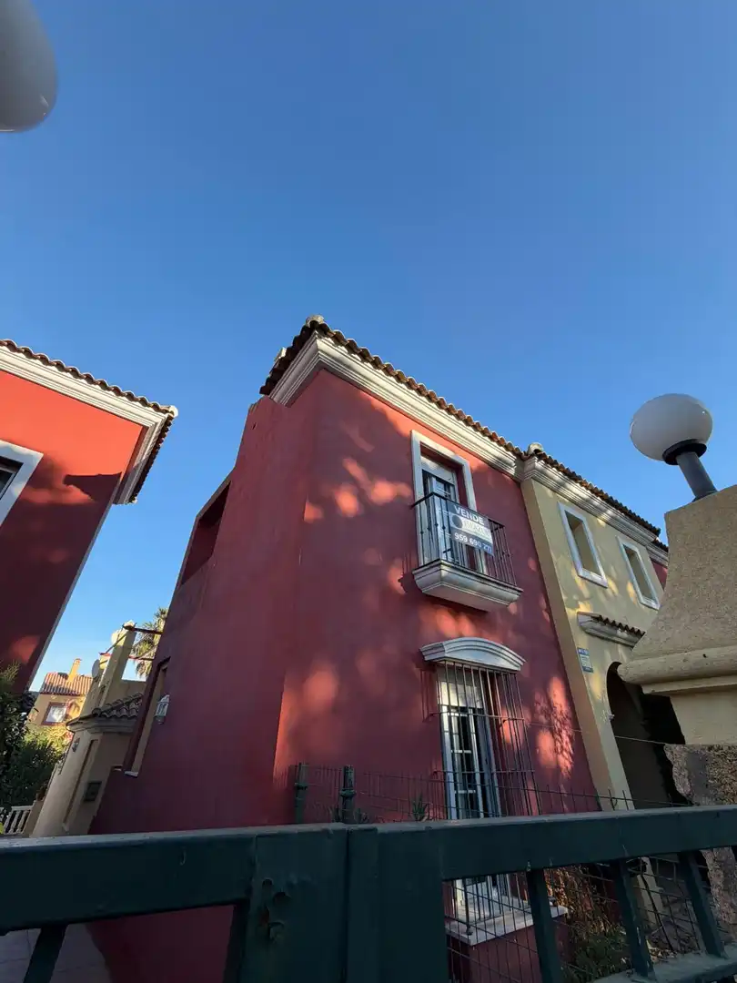 Vista exterior de Casa adosada en venta en Islantilla con Jardín privado, Terraza y Trastero