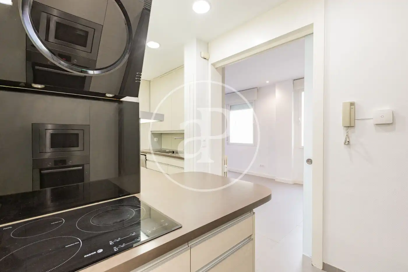 Cocina de Piso de alquiler en Madrid con Aire acondicionado, Calefacción y Balcón