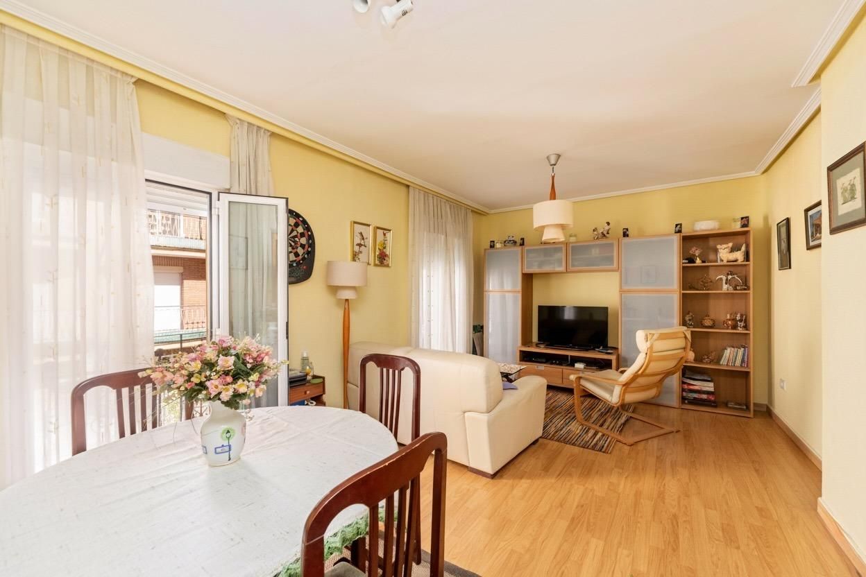 Living room of Flat for sale in  Madrid Capital  with Heating and Balcony
