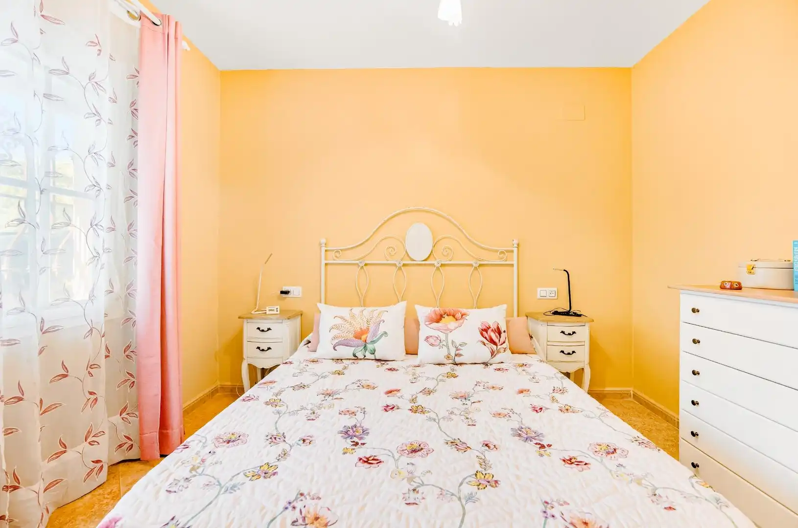 Habitación de Casa o chalet en venta en Chiclana de la Frontera con Jardín privado, Terraza y Trastero