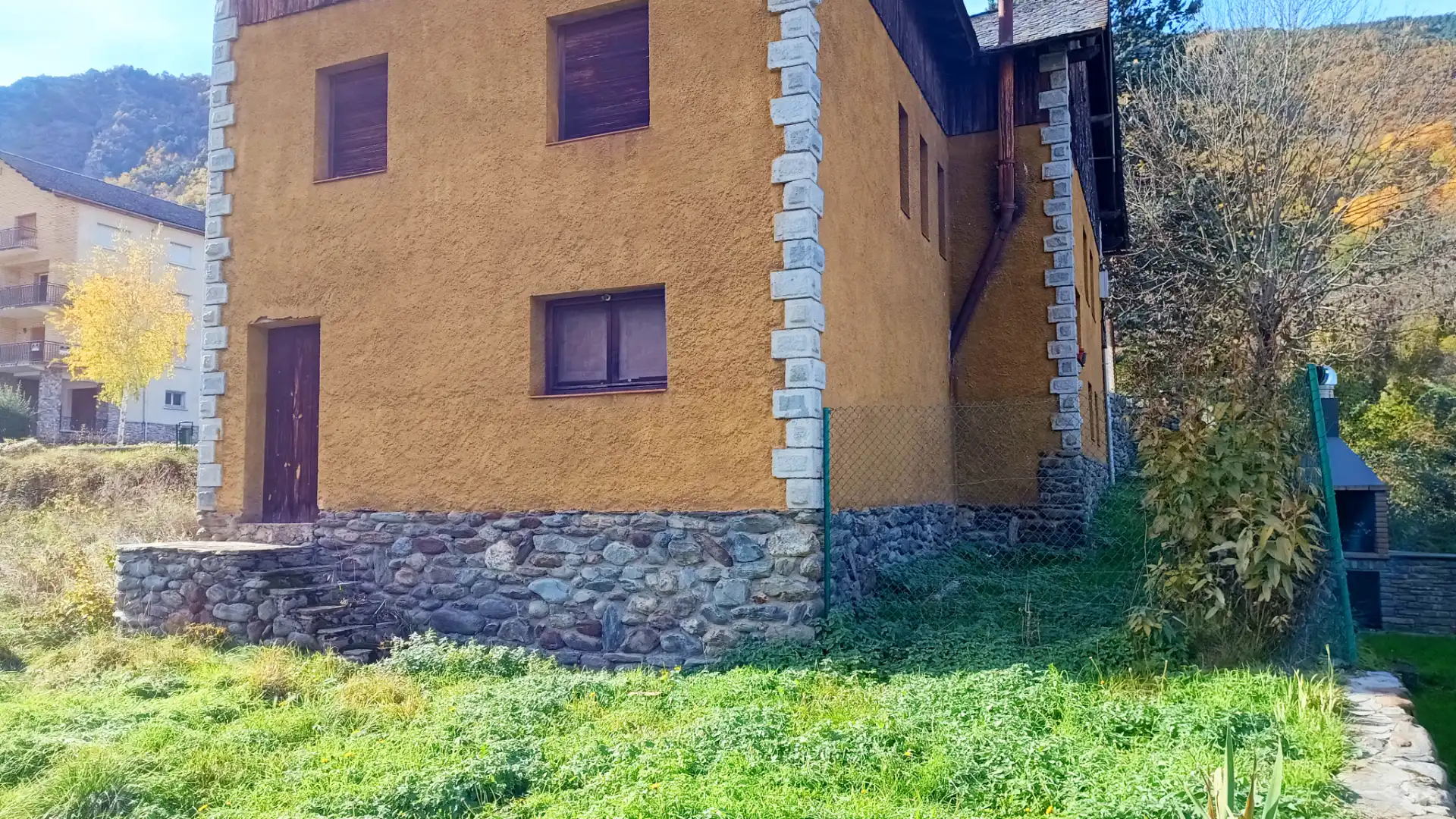 Vista exterior de Casa o xalet en venda en Vall de Cardós amb Jardí privat
