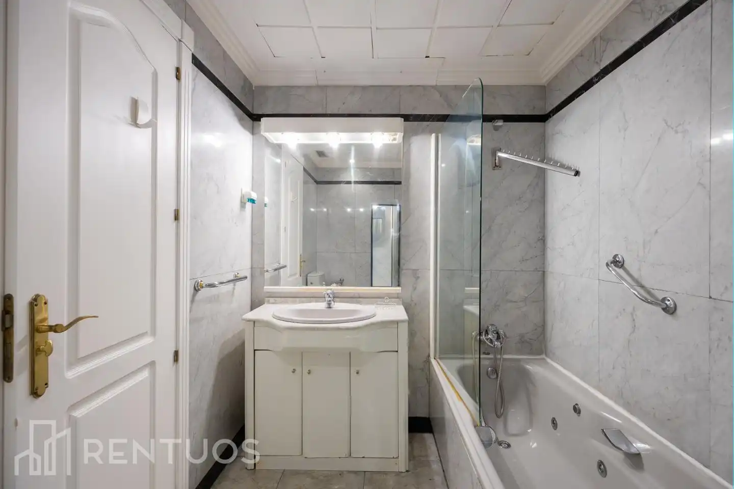 Baño de Piso de alquiler en Madrid con Aire acondicionado, Parquet y Amueblado