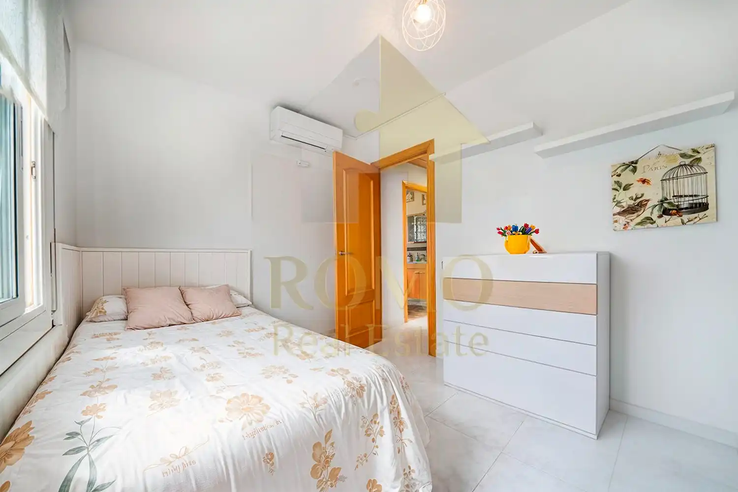 Habitación de Casa adosada en venta en Santa Perpètua de Mogoda con Aire acondicionado, Calefacción y Jardín privado