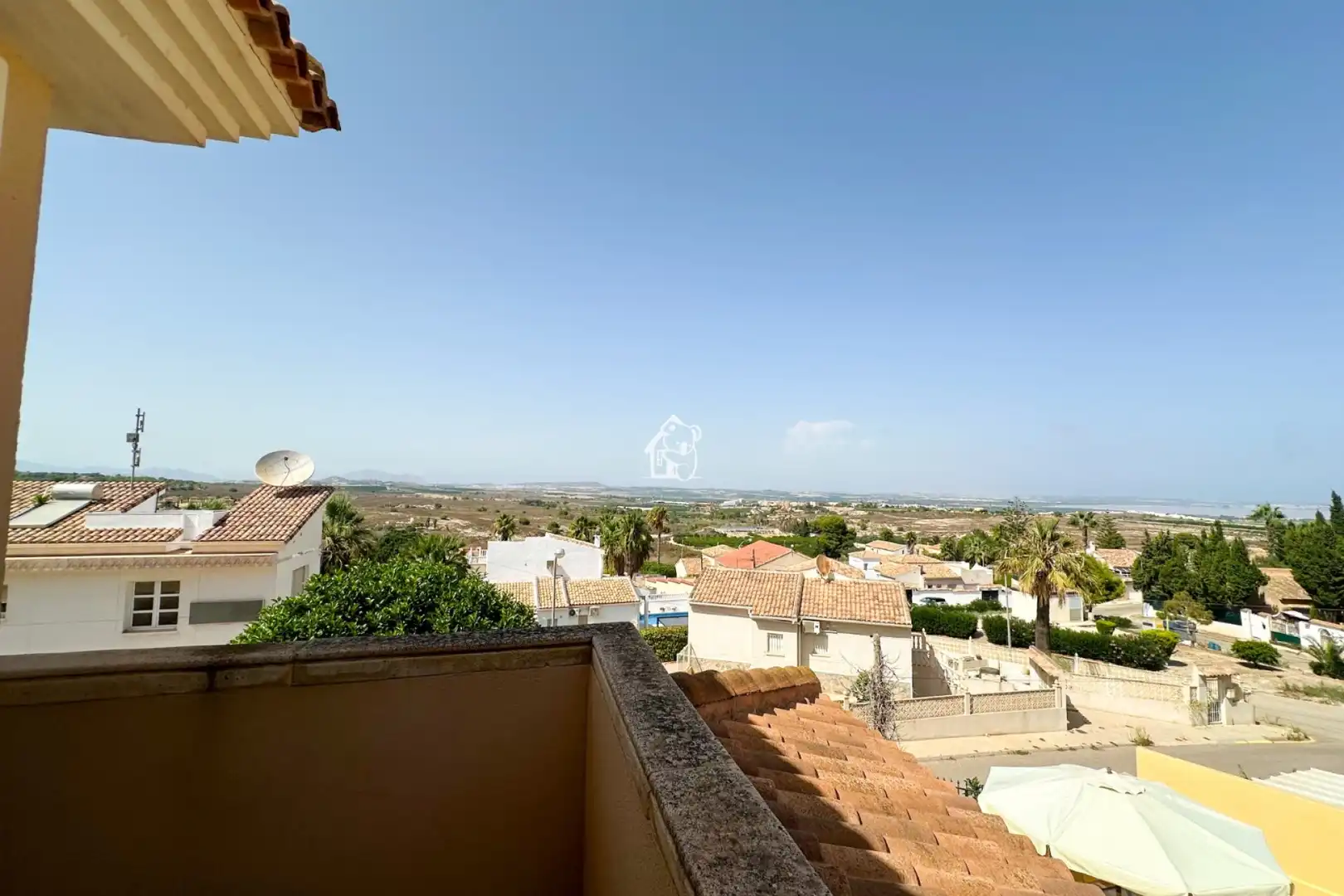 Vista exterior de Finca rústica de lloguer en San Miguel de Salinas amb Aire condicionat, Jardí privat i Terrassa