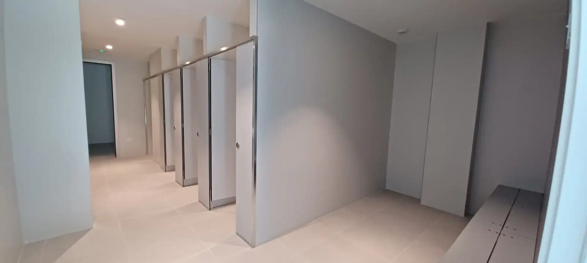 Baño de Apartamento en venta en L'Alfàs del Pi con Aire acondicionado, Calefacción y Jardín privado