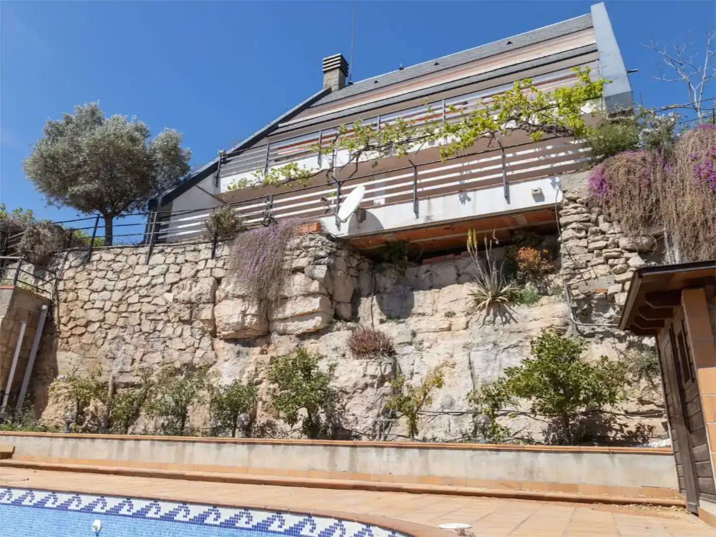 Vista exterior de Casa o xalet en venda en Corbera de Llobregat amb Piscina i Balcó