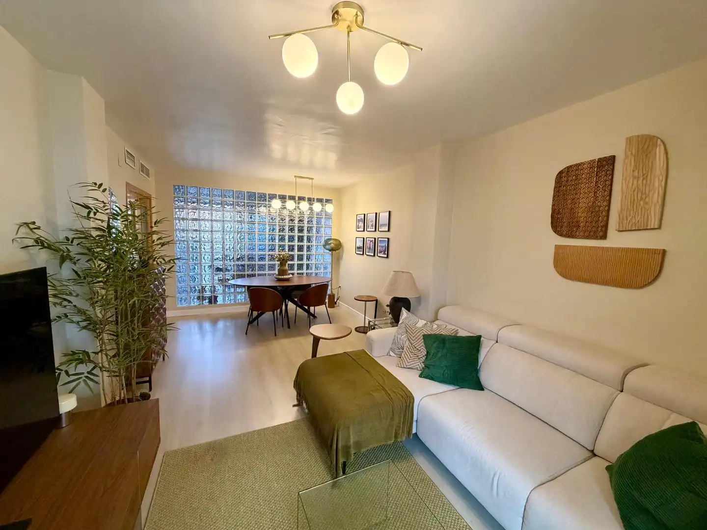 Living room of Detached homes for sale in Algeciras  with Air Conditioner, Heating and Swimming Pool