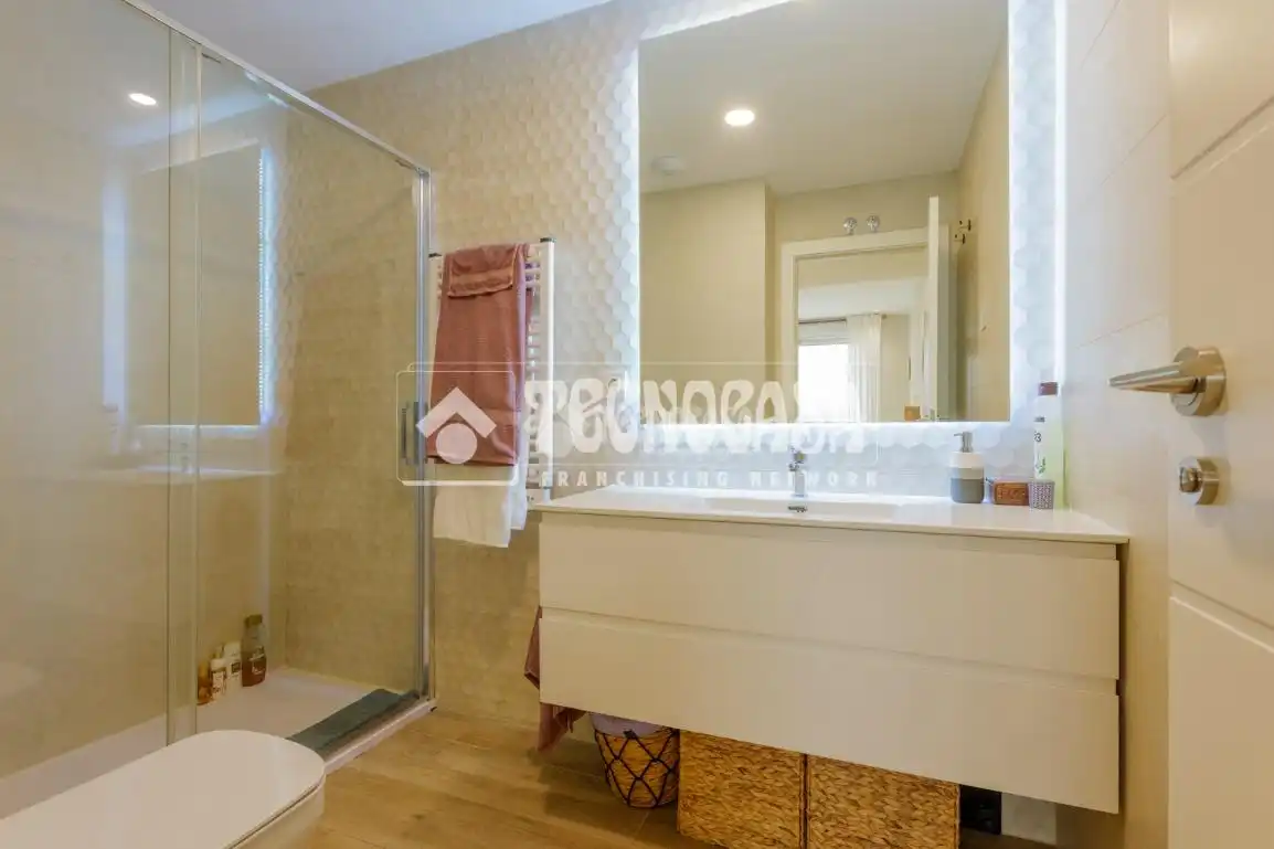Baño de Piso en venta en Tres Cantos con Aire acondicionado, Trastero y Balcón
