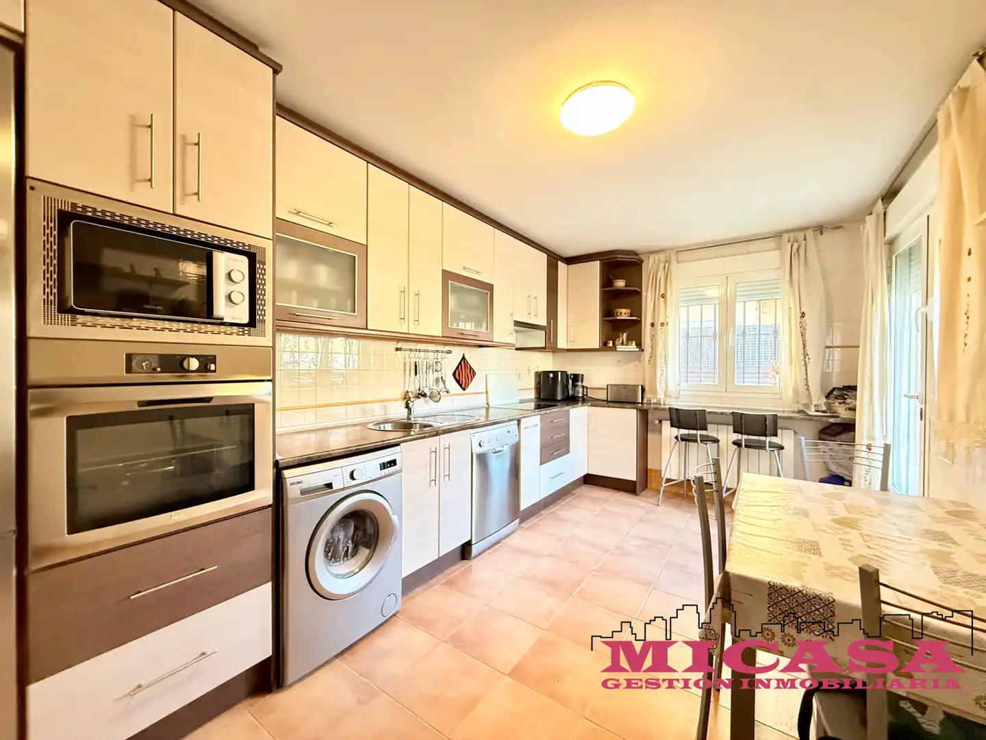 Cocina de Casa adosada en venta en Illescas con Aire acondicionado, Calefacción y Jardín privado