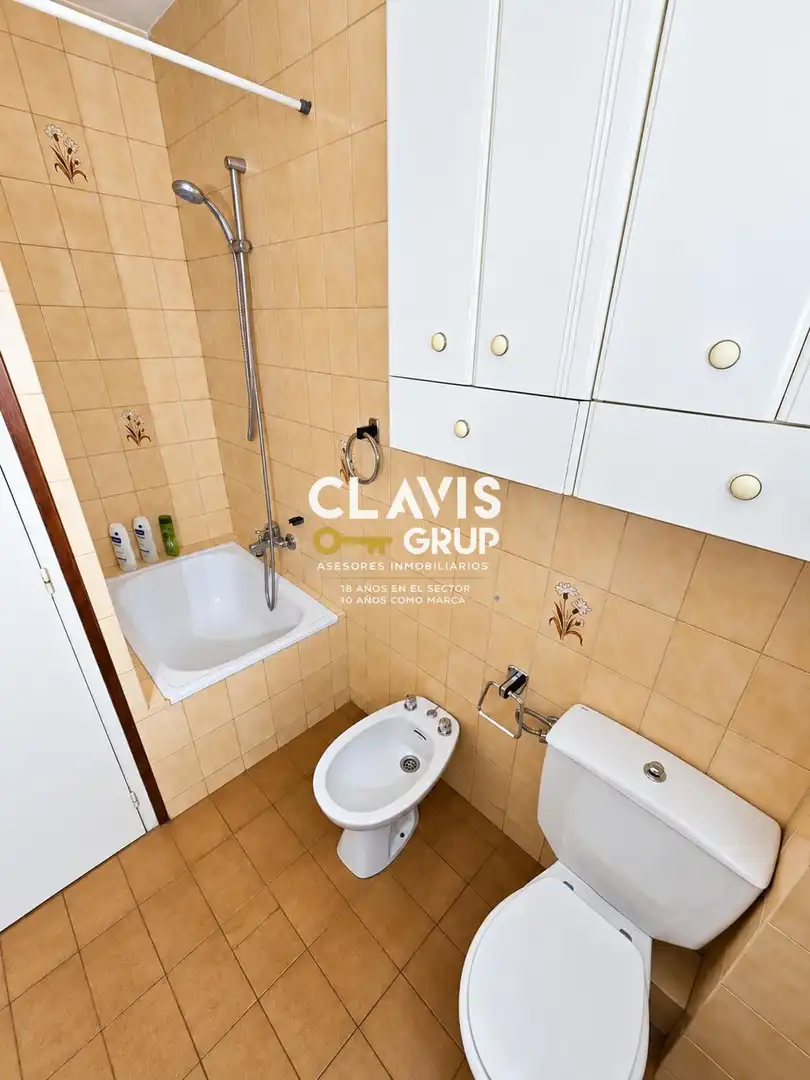 Baño de Piso en venta en Nou Barris