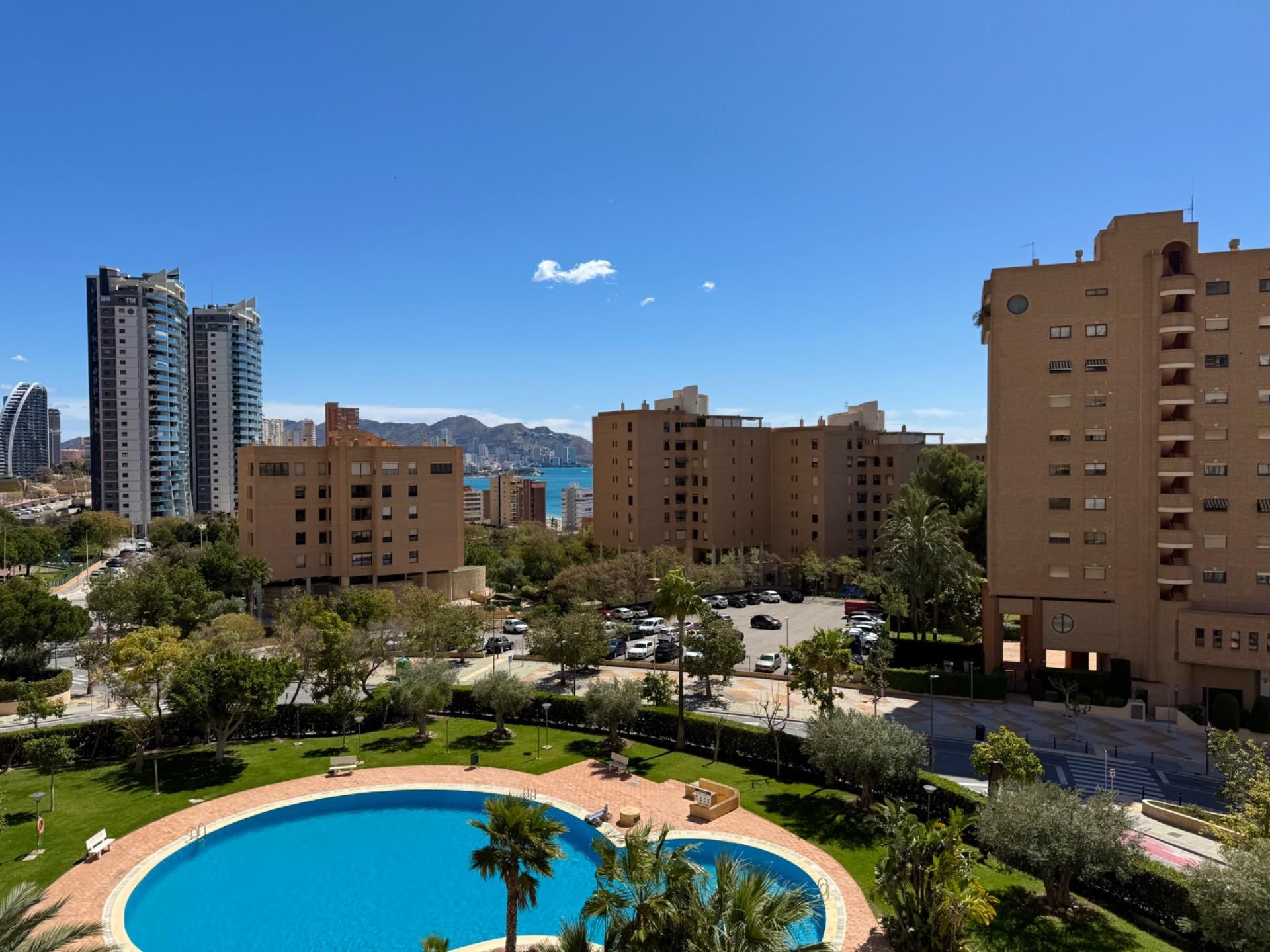 Dormitori de Apartament en venda en Benidorm amb Jardí privat, Terrassa i Piscina comunitària