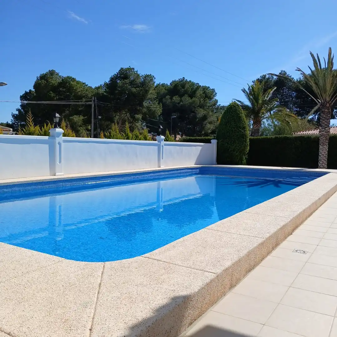 Piscina de Casa o chalet en venta en La Nucia con Aire acondicionado, Calefacción y Jardín privado