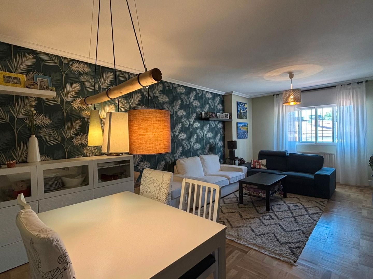 Living room of Flat for sale in Burgos Capital  with Heating, Private garden and Parquet flooring