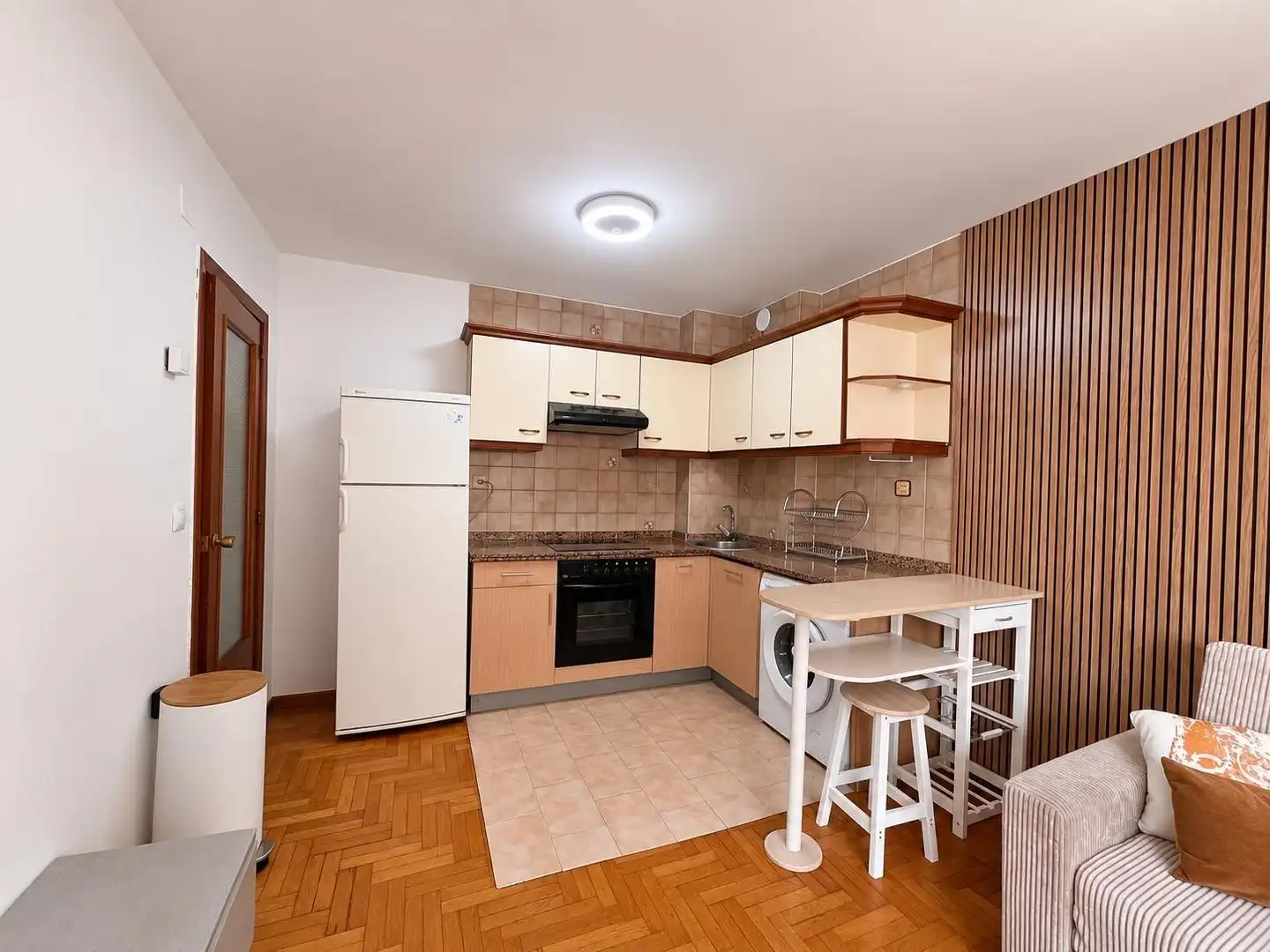 Cocina de Piso de alquiler en Oviedo  con Calefacción y Amueblado