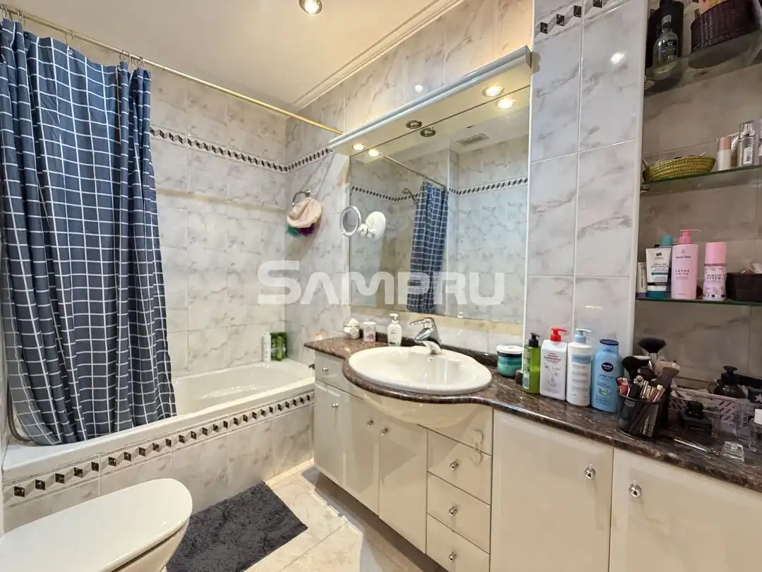 Badezimmer von Dachboden zum Verkauf in Arrasate / Mondragón mit Heizung und Balkon