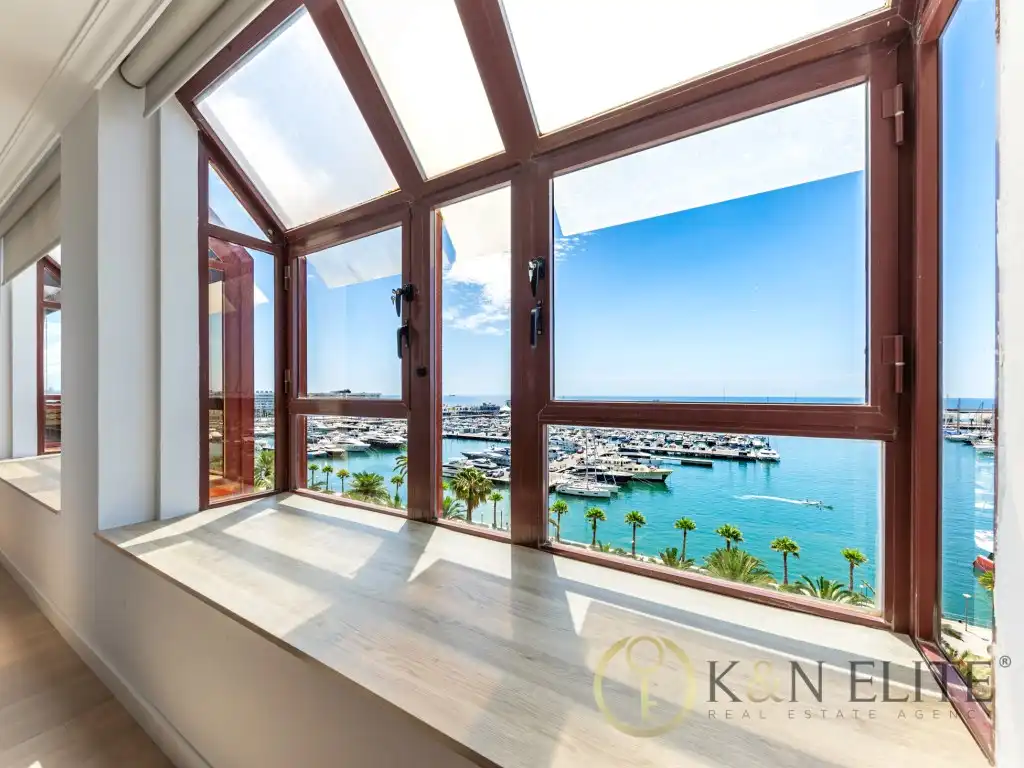 Exterior view of Attic for rent in Alicante / Alacant  with Air Conditioner and Terrace
