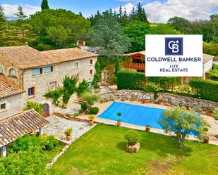 Vista exterior de Casa o xalet en venda en Cabanelles amb Aire condicionat, Terrassa i Piscina