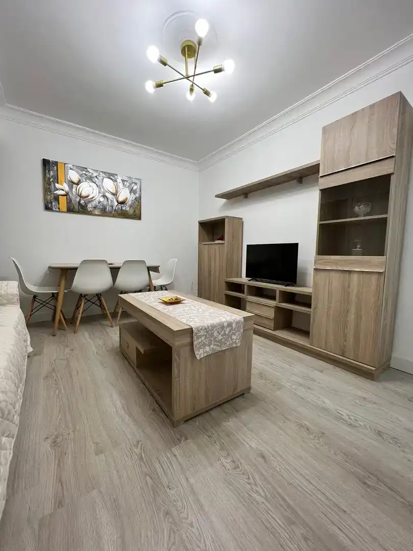 Sala d'estar de Pis de lloguer en Ferrol amb Parquet i Moblat