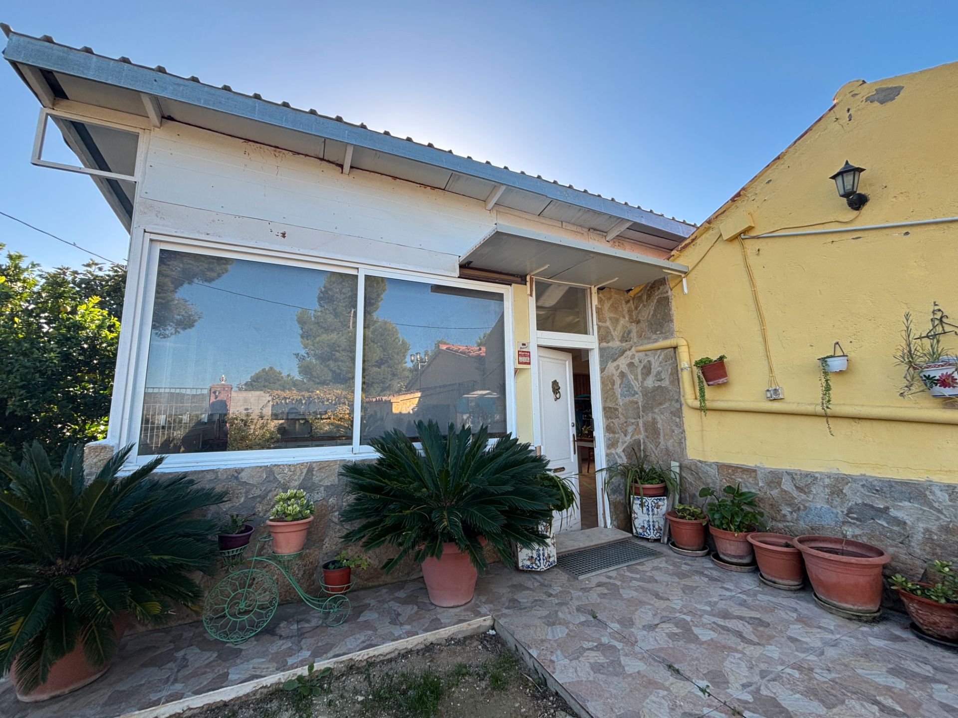 Vista exterior de Finca rústica en venda en Flix amb Aire condicionat, Jardí privat i Piscina