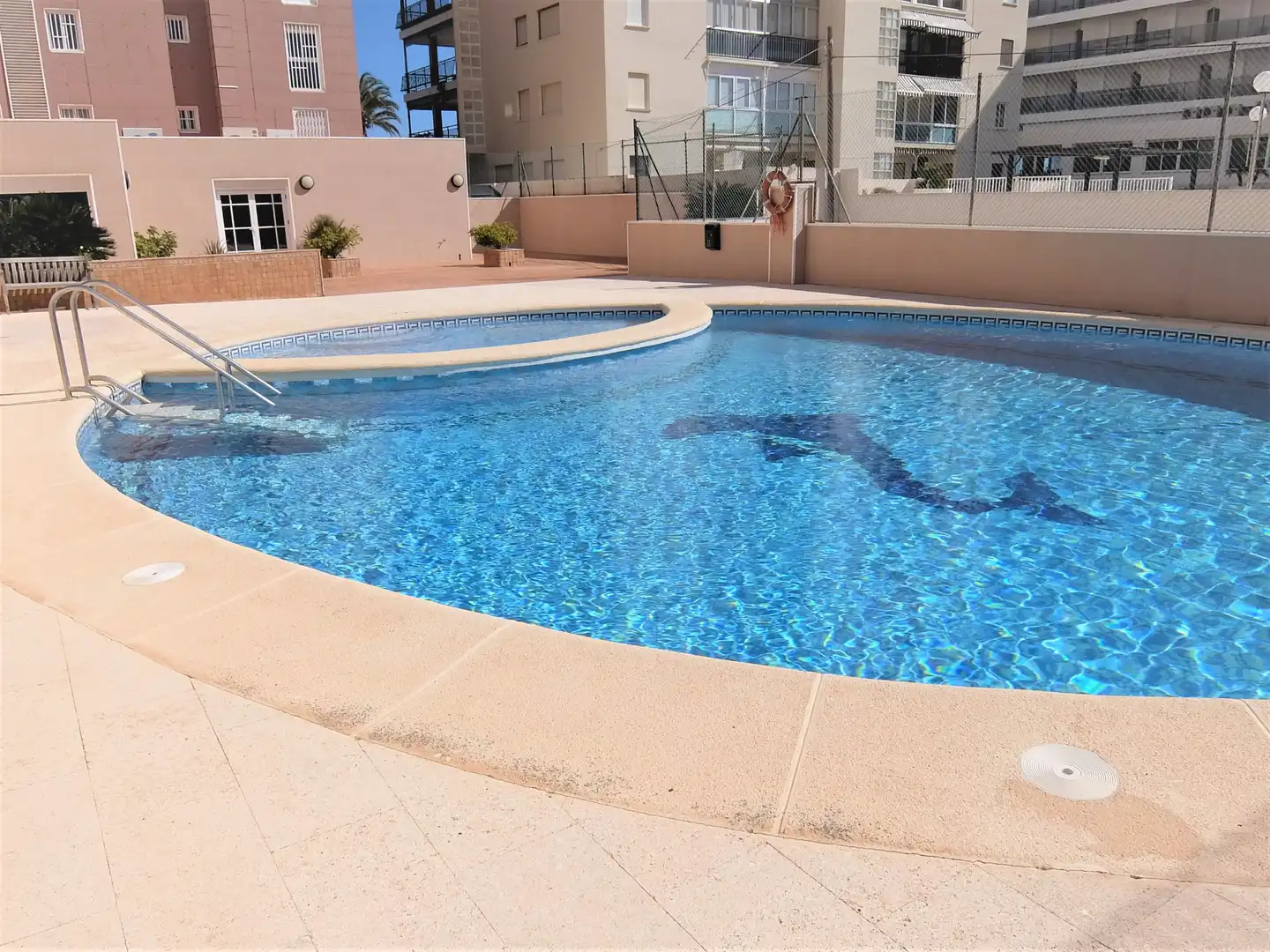 Piscina de Apartament de lloguer en Gandia amb Aire condicionat, Calefacció i Parquet