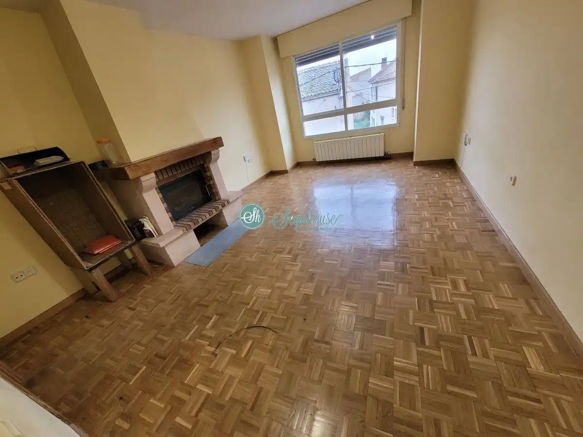 Sala de estar de Casa o chalet en venta en Segovia con Calefacción, Terraza y Trastero