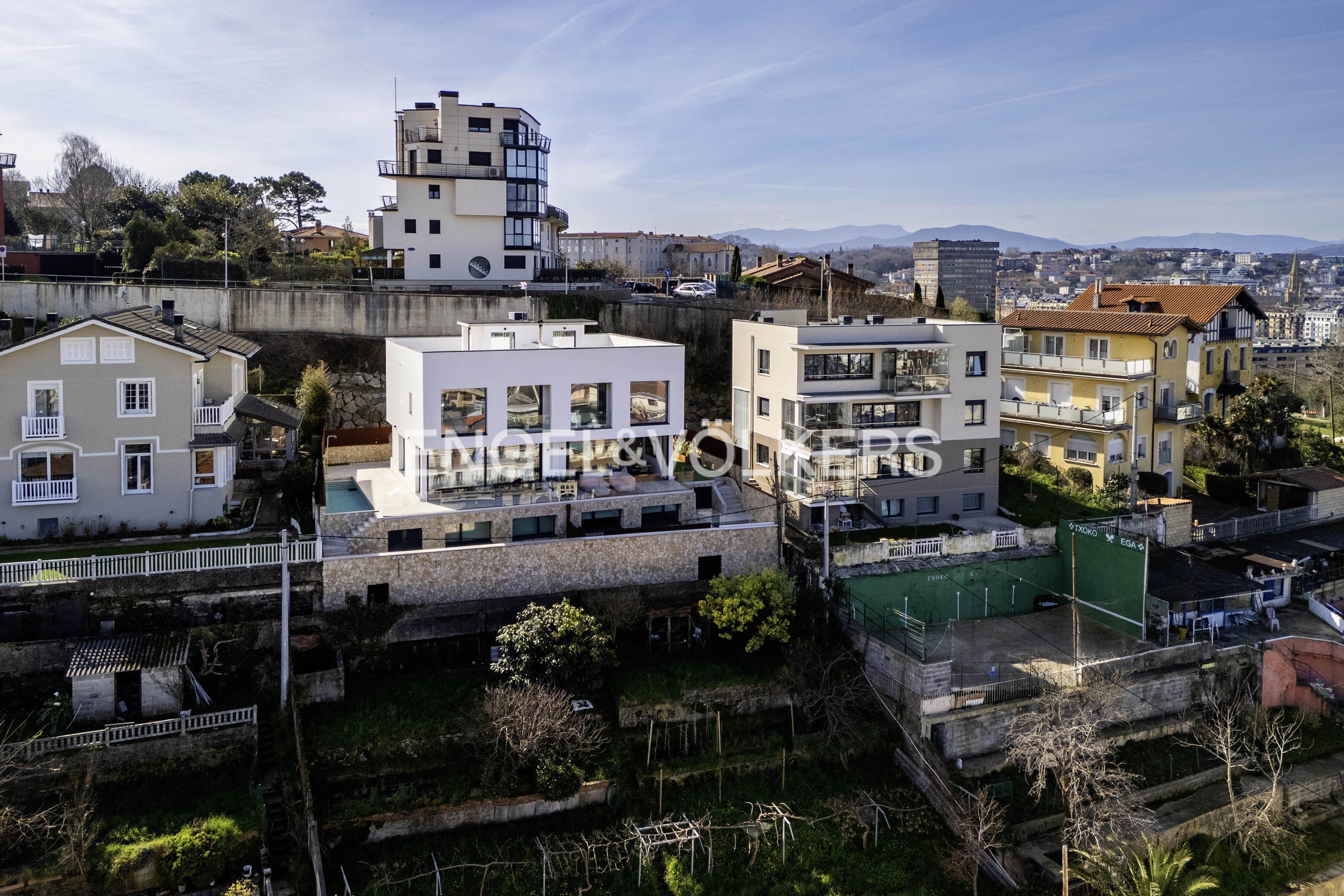 Exterior view of Single-family semi-detached for sale in Donostia - San Sebastián   with Heating, Private garden and Terrace