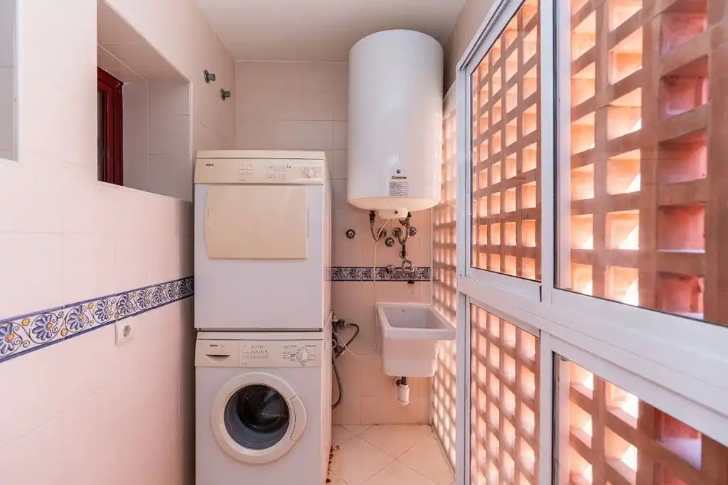 Bany de Àtic en venda en Marbella amb Aire condicionat, Terrassa i Moblat