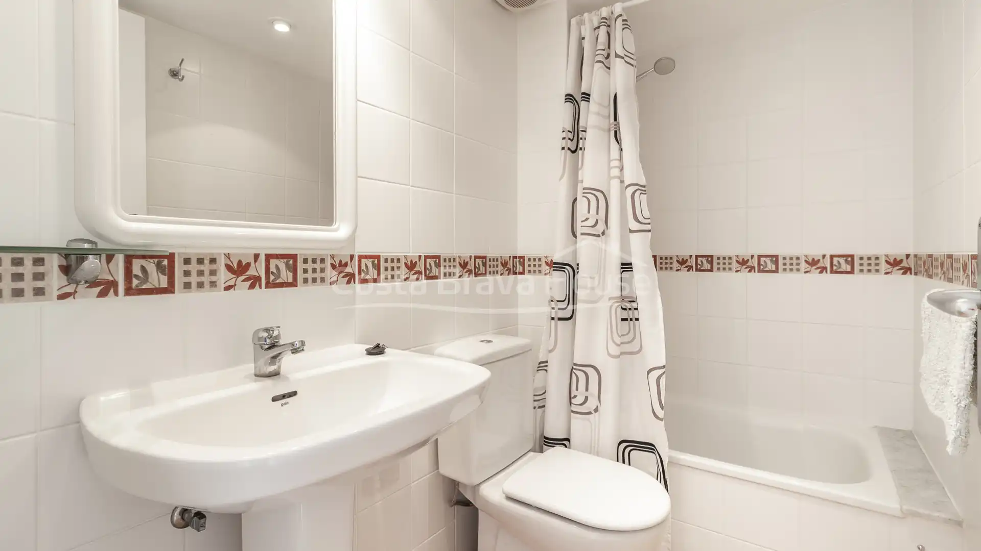 Baño de Apartamento en venta en Begur con Calefacción, Terraza y Trastero