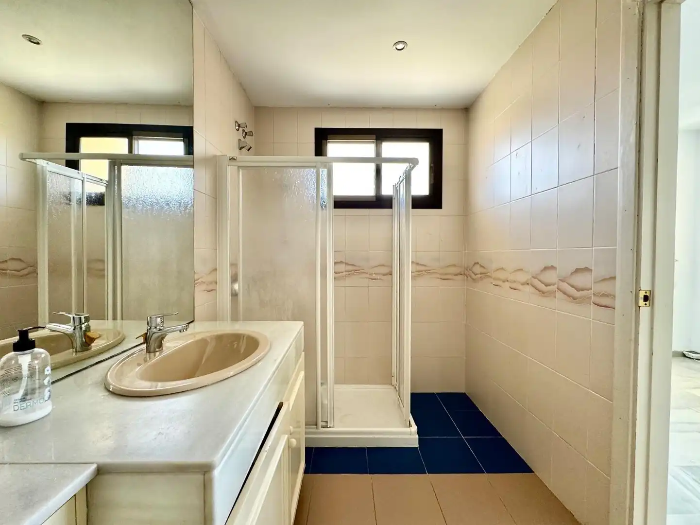 Baño de Piso en venta en Torremolinos con Aire acondicionado, Terraza y Trastero