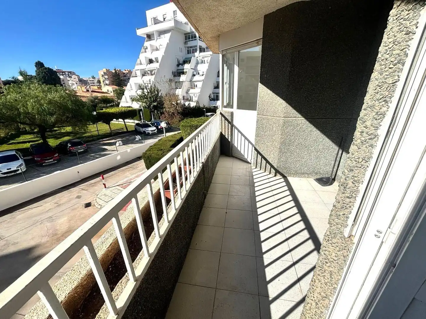 Vista exterior de Pis en venda en Benalmádena amb Jardí privat, Terrassa i Balcó