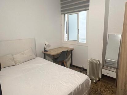 Bedroom of Flat to share in  Barcelona Capital  with Heating, Furnished and Washing machine