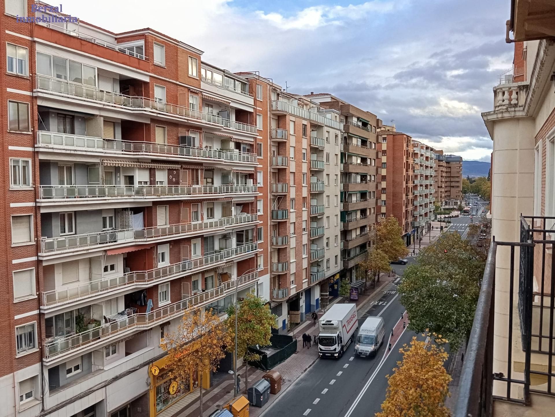 Flat for sale in Calle GENERAL VARA DEL REY, Jesuitas, Centro