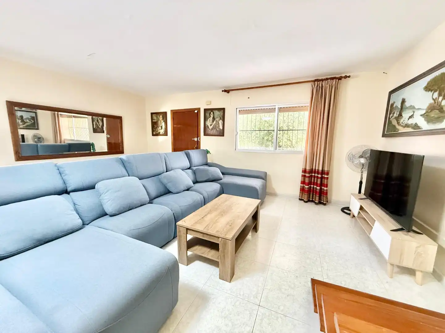 Sala d'estar de Casa o xalet en venda en San Pedro del Pinatar amb Aire condicionat, Calefacció i Jardí privat