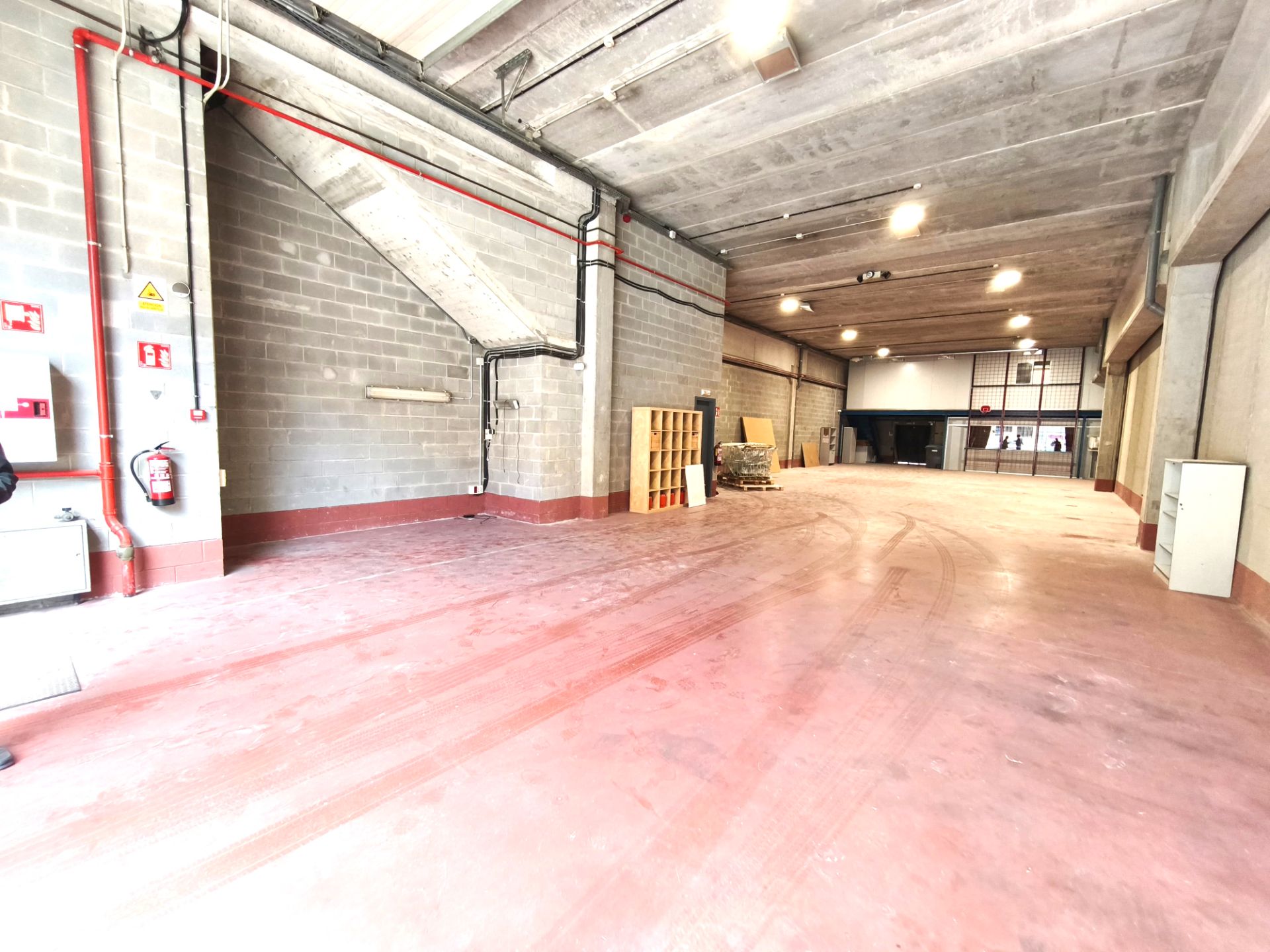Industrial buildings to rent in  Barcelona Capital  with Heating and Alarm