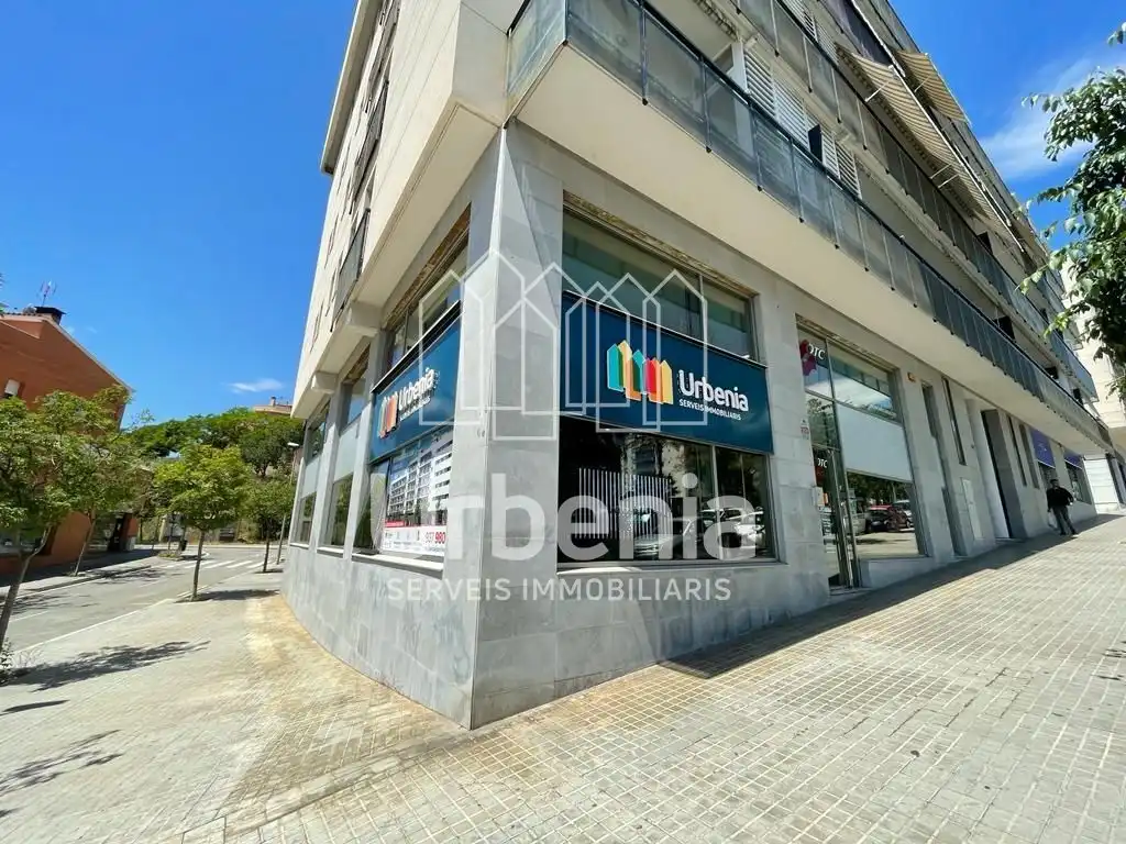 Vista exterior de Local en venta en Mataró con Aire acondicionado