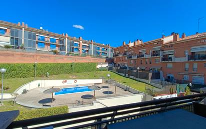 Vista exterior de Àtic en venda en Rubí amb Aire condicionat, Calefacció i Parquet