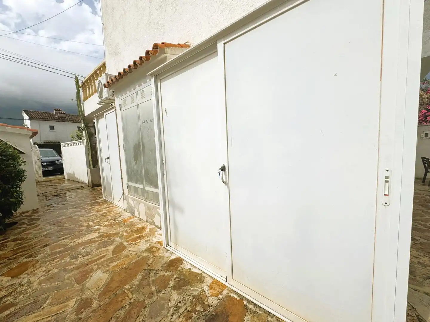 Außenansicht von Einfamilien-Reihenhaus zum Verkauf in Dénia mit Klimaanlage, Privatgarten und Terrasse