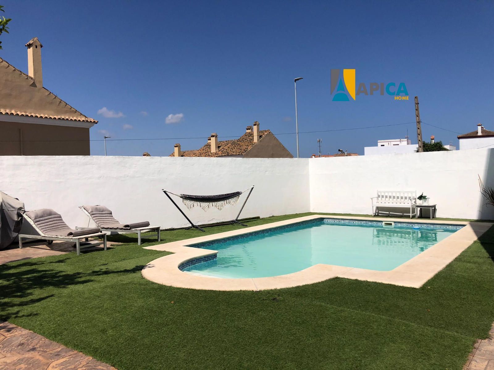 Piscina de Casa adosada en venda en Algeciras amb Jardí privat i Moblat