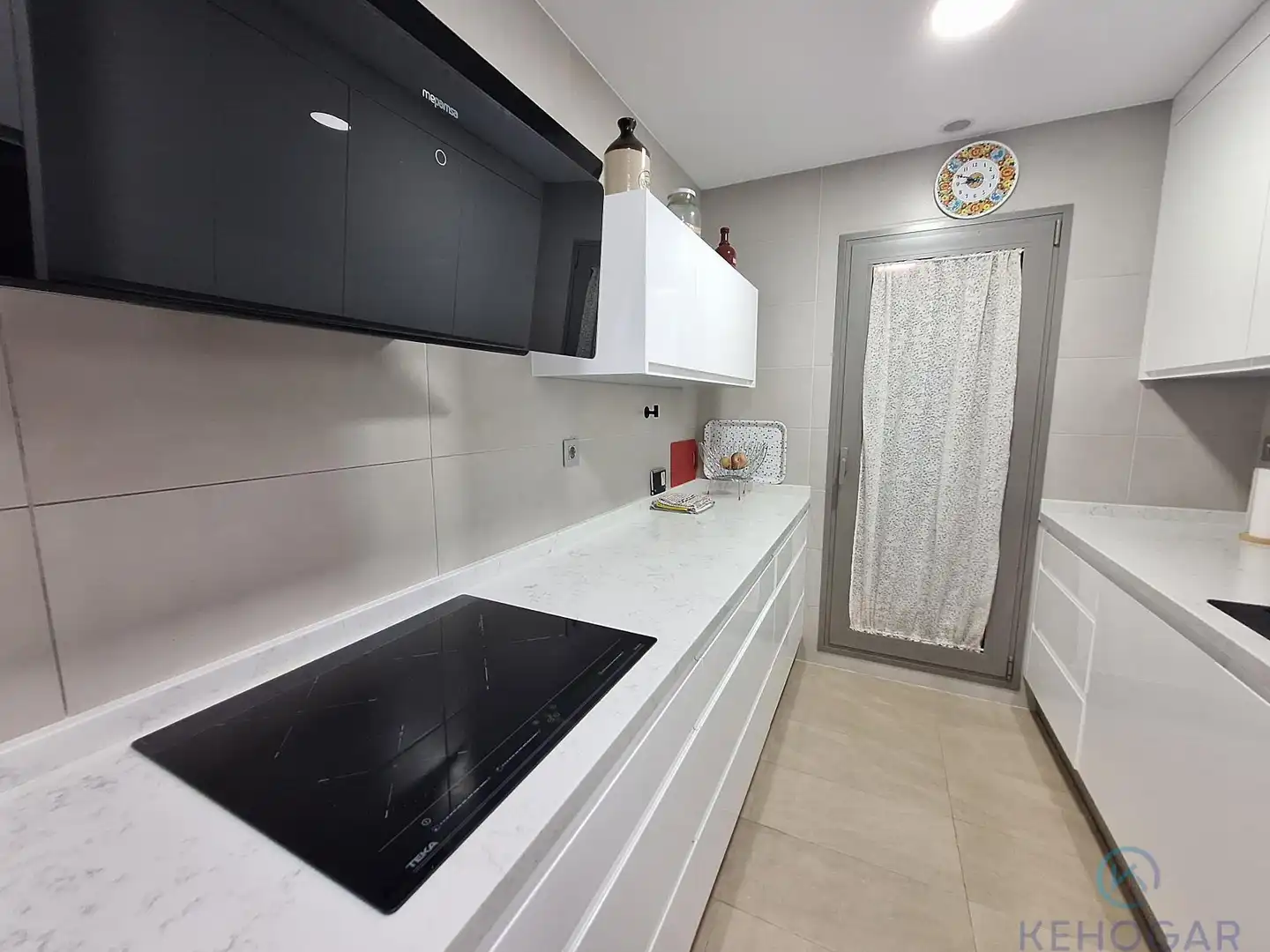 Piso con piscina en venta en Entrenúcleos, imagen 14