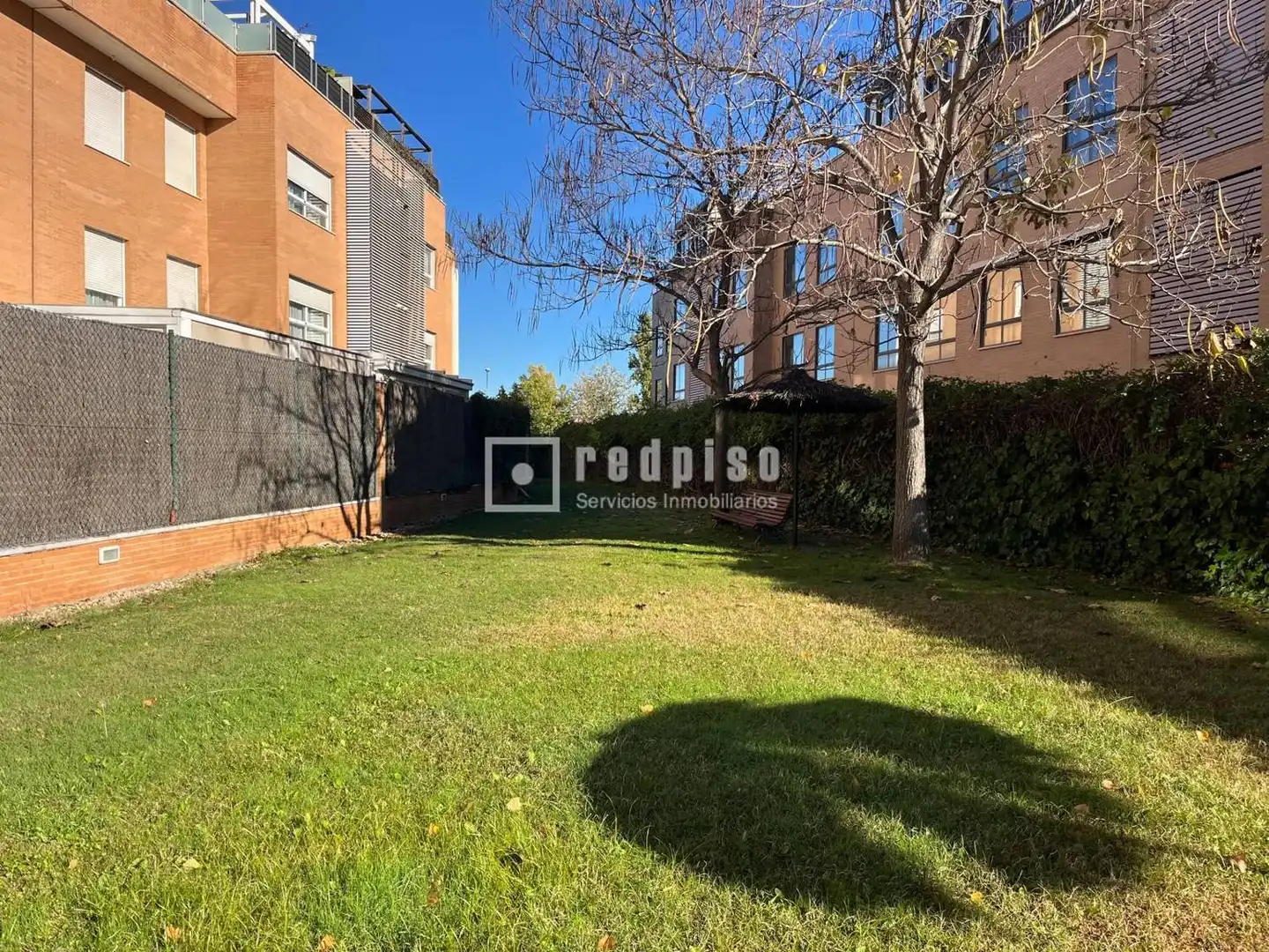Jardí de Pis de lloguer en Pozuelo de Alarcón amb Aire condicionat, Calefacció i Jardí privat