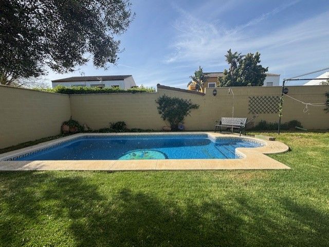 Piscina de Casa o xalet en venda en Almensilla amb Aire condicionat, Jardí privat i Terrassa