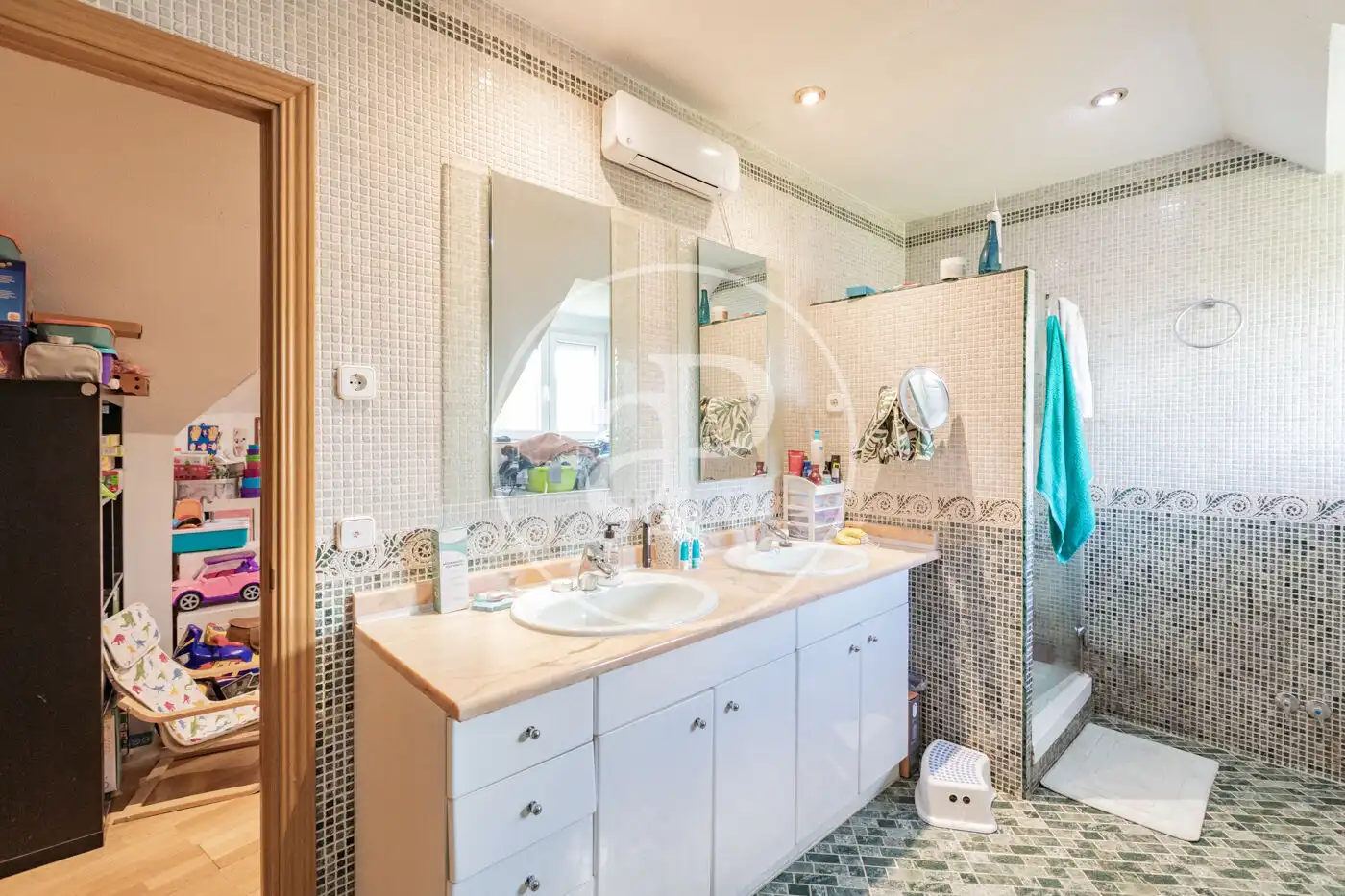 Bathroom of Houses for sale in Las Rozas de Madrid  with Air Conditioner, Heating and Private garden